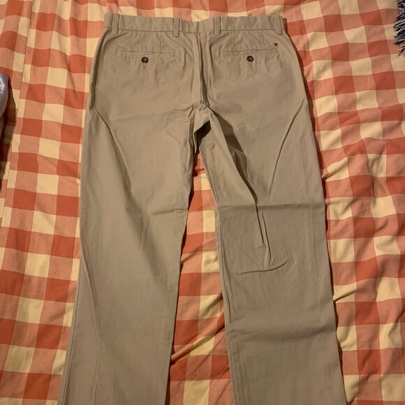 Beige Tommy Hilfiger Khakis – Size 32x32 - Picture 3 of 6
